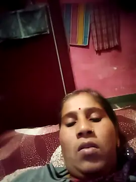 OliveGreen22 online show from November 2025 01:37:01 AM