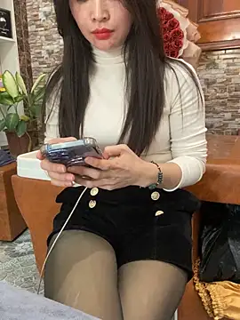 Snapshot of Phale2x chatting on November 2025 07:29:02 AM Phale2x online show from November 2025 07:29:02 AM