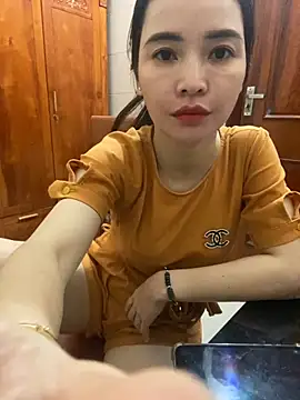 Snapshot of Phale2x chatting on November 2025 08:18:02 AM Phale2x online show from November 2025 08:18:02 AM