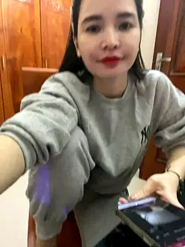 Snapshot of Phale2x chatting on October 2025 12:17:01 PM Phale2x online show from October 2025 12:17:01 PM