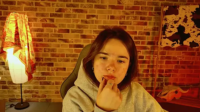 May Bloom online show from November 2025 05:11:02 AM