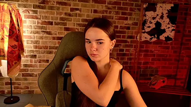 May Bloom online show from October 2025 05:17:02 AM