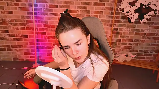 May Bloom online show from March 2026 04:07:01 PM