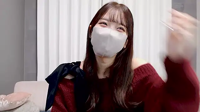 Snapshot of LOVE_MIREI_LOVE chatting on November 2025 11:33:01 AM LOVE MIREI LOVE online show from November 2025 11:33:01 AM