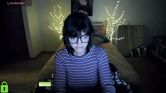 A Skyy online show from April 2026 01:42:02 AM