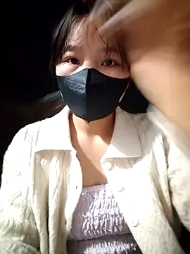 Snapshot of linh-miu99 chatting on December 2025 05:06:02 PM linh-miu99 online show from December 2025 05:06:02 PM