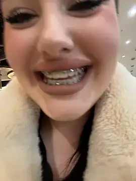 KiraSunshine online show from December 2025 04:17:01 AM