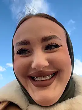 KiraSunshine online show from November 2025 03:45:01 AM