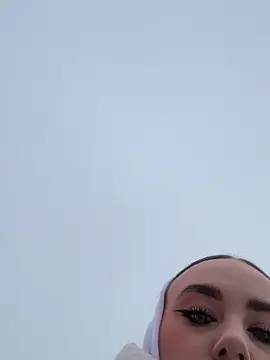 KiraSunshine online show from November 2025 03:32:02 AM