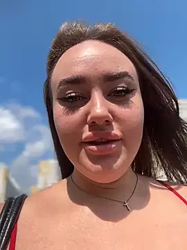 Snapshot of KiraSunshine chatting on June 2026 03:57:01 AM KiraSunshine online show from June 2026 03:57:01 AM