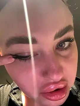 KiraSunshine online show from November 2025 03:21:02 AM