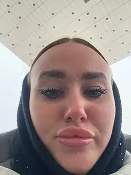 KiraSunshine online show from November 2025 03:20:01 AM