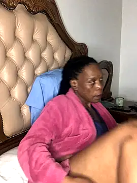 Hotcougar online show from November 2025 11:03:02 PM