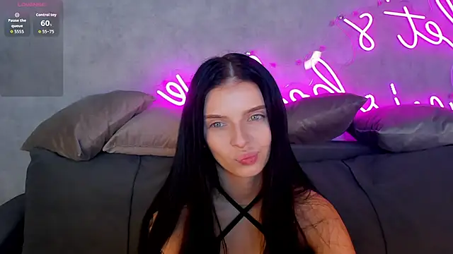 Eva Mayers online show from November 2025 12:47:01 AM