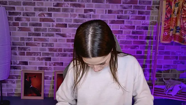 KiraVair online show from December 2025 12:09:02 PM