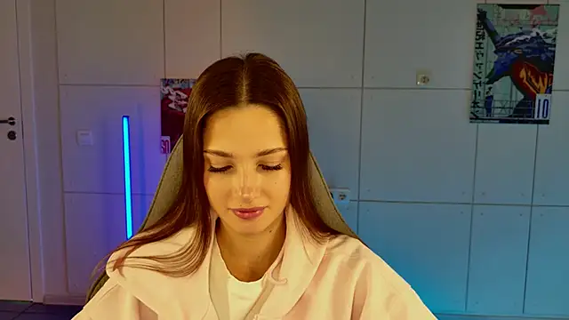 Snapshot of KiraVair chatting on November 2025 01:27:02 PM KiraVair online show from November 2025 01:27:02 PM