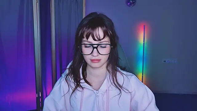 KiraVair online show from April 2026 03:49:01 PM