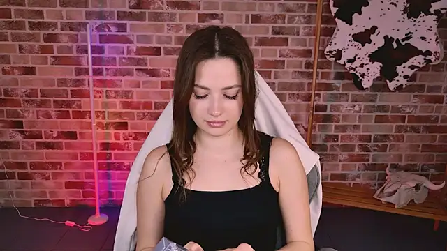 KiraVair online show from March 2026 12:13:02 PM