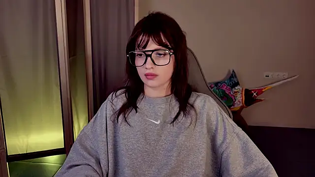 KiraVair online show from April 2026 05:25:01 PM