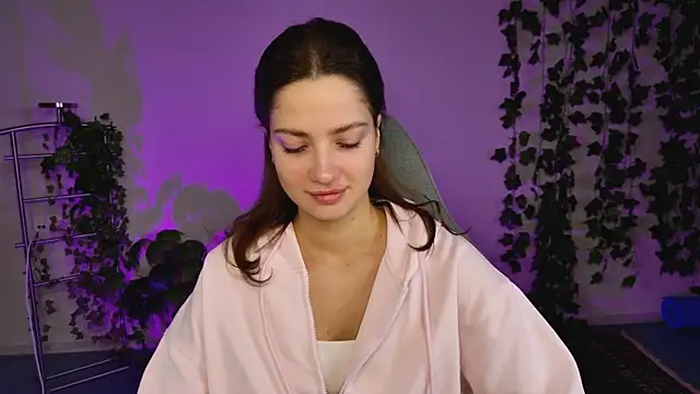 KiraVair online show from March 2026 06:58:02 AM