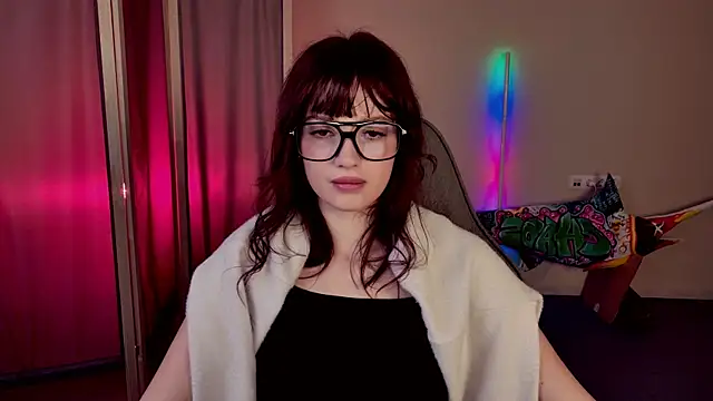 KiraVair online show from April 2026 12:10:02 PM