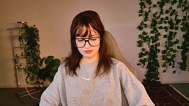 KiraVair online show from April 2026 07:04:02 AM