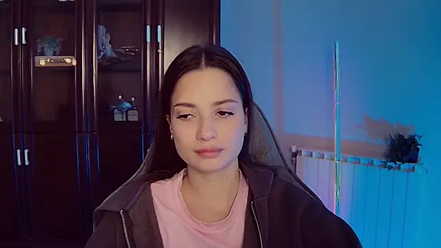 Snapshot of KiraVair chatting on November 2025 01:26:02 PM KiraVair online show from November 2025 01:26:02 PM