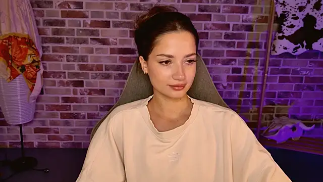 Snapshot of KiraVair chatting on November 2025 05:19:02 AM KiraVair online show from November 2025 05:19:02 AM