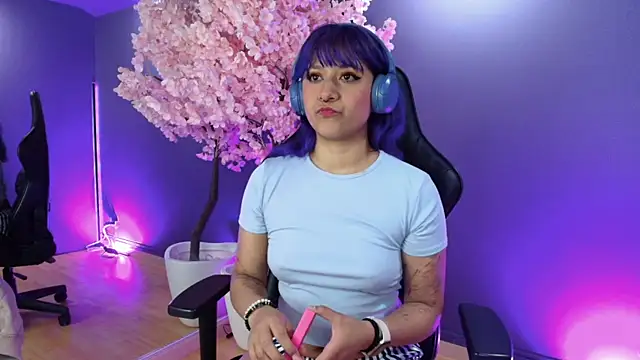 LuanEter online show from November 2025 12:49:02 PM