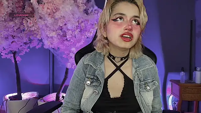 Navier   online show from October 2025 09:03:01 PM