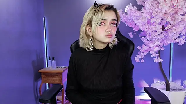 Navier   online show from November 2025 08:36:02 PM