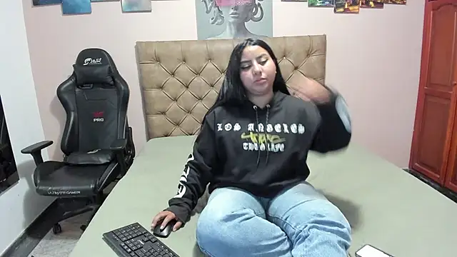 dahianncollins online show from October 2025 01:21:02 PM