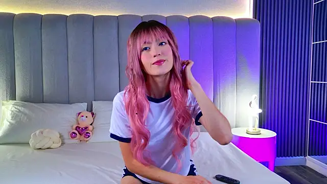 Tiny Dream online show from November 2025 09:15:01 PM