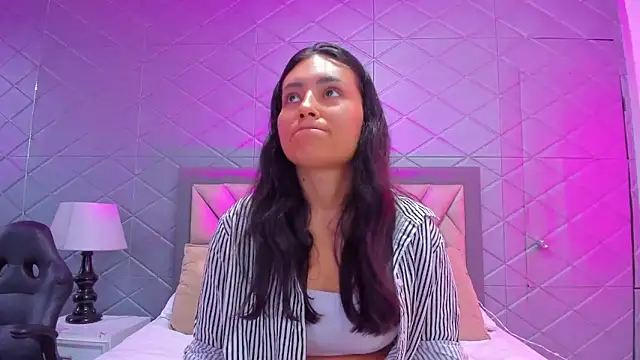 ViolettRouse online show from December 2025 05:15:02 PM