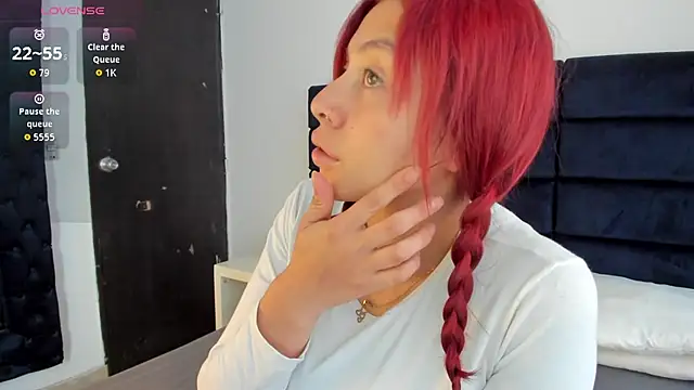 Snapshot of melanie_roux__ chatting on November 2025 12:26:01 PM melanie roux online show from November 2025 12:26:01 PM