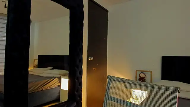 melanie roux   online show from April 2026 12:21:02 PM