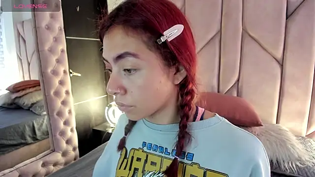 Snapshot of melanie_roux__ chatting on November 2025 12:42:02 PM melanie roux online show from November 2025 12:42:02 PM