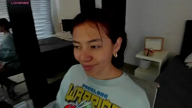 melanie roux   online show from May 2026 12:20:01 PM