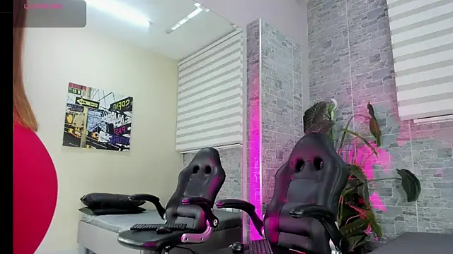 MiaCassel online show from November 2025 12:04:02 PM