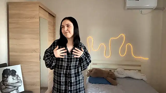 MyraLitterers online show from March 2026 01:18:01 PM