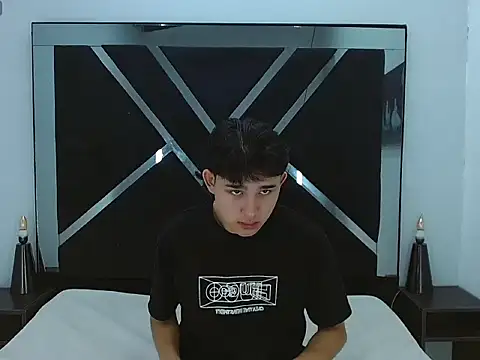 Tom 0001 online show from December 2025 12:53:02 PM