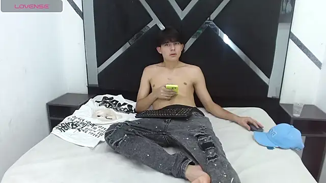 Tom 0001 online show from October 2025 07:44:02 PM