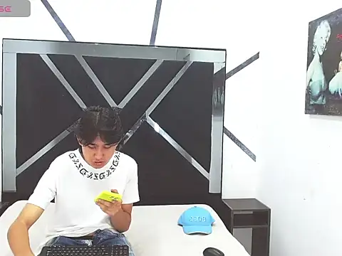 Tom 0001 online show from November 2025 08:24:01 PM