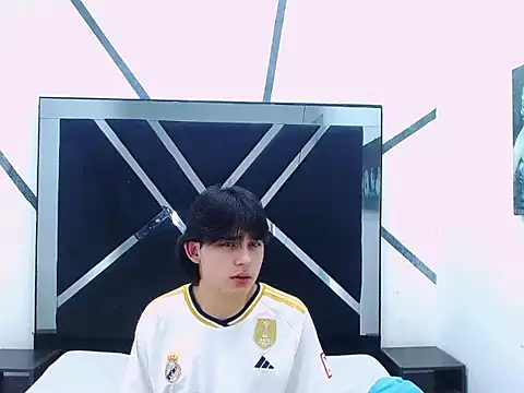 Tom 0001 online show from October 2025 09:25:01 PM