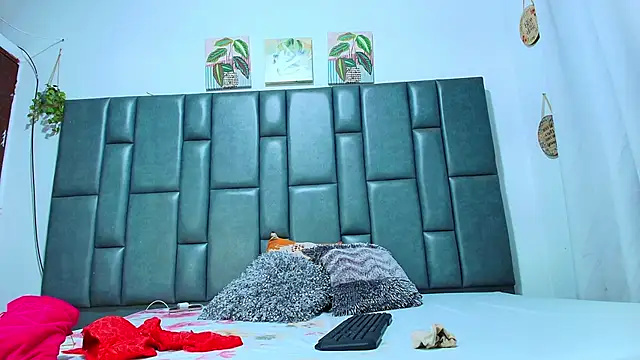 ScarletNoir4u online show from November 2025 02:48:02 AM