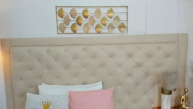 Snapshot of lucia_lorenz chatting on November 2025 11:32:01 AM lucia lorenz online show from November 2025 11:32:01 AM