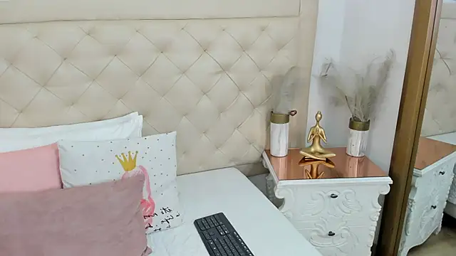 Snapshot of lucia_lorenz chatting on November 2025 11:32:02 AM lucia lorenz online show from November 2025 11:32:02 AM