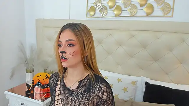 Snapshot of lucia_lorenz chatting on October 2025 12:24:01 PM lucia lorenz online show from October 2025 12:24:01 PM