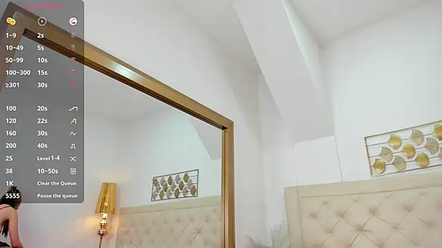 lucia lorenz online show from March 2026 11:30:02 AM