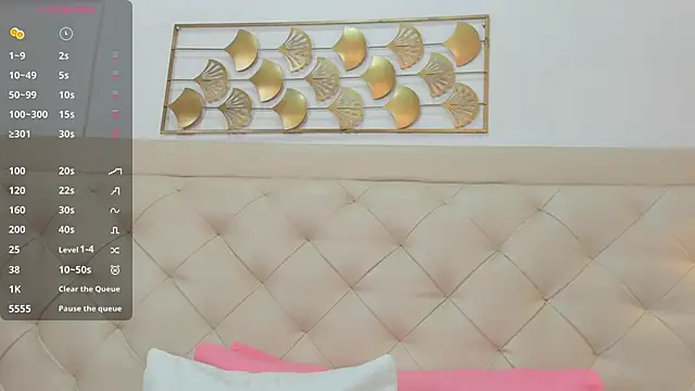 lucia lorenz online show from February 2026 11:19:01 AM